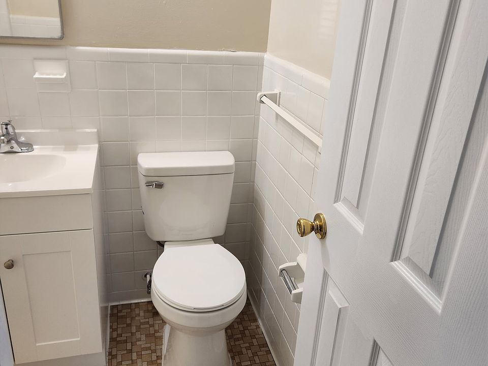 1st image of 2600 Naylor Rd SE #305