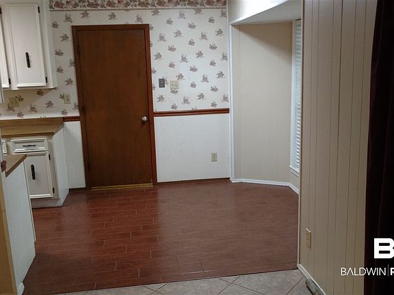 4th image of 1462 Longwood Pl