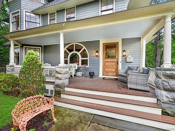 4th image of 26 Maple Avenue