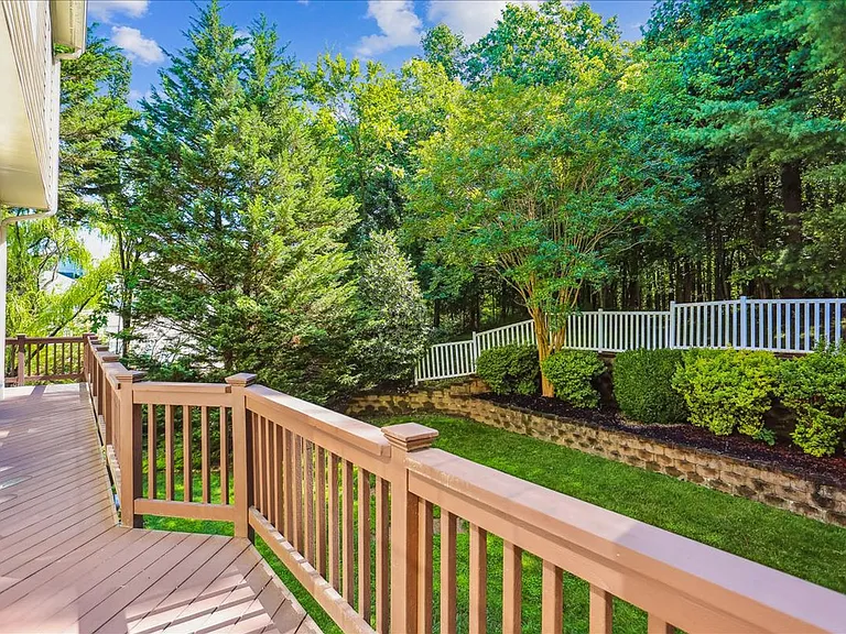 8931 Falls Farm Dr — Photo 47