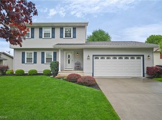 5618 London Dr, Youngstown, OH 44515