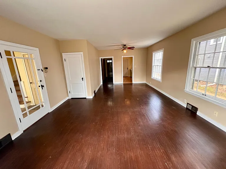 511 E Fellows St #DOWNSTAIRS — Photo 1
