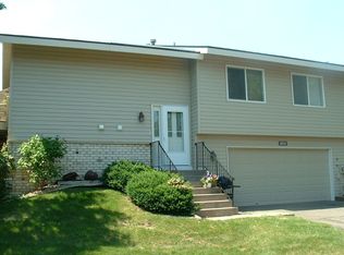 3692 York Cir, Woodbury, MN 55125