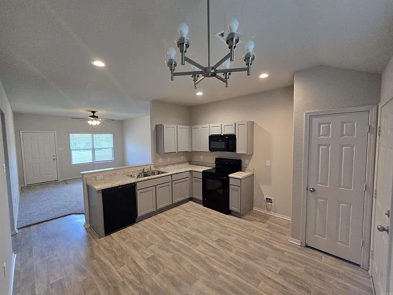 31 Winter Valley Cv — Photo 5