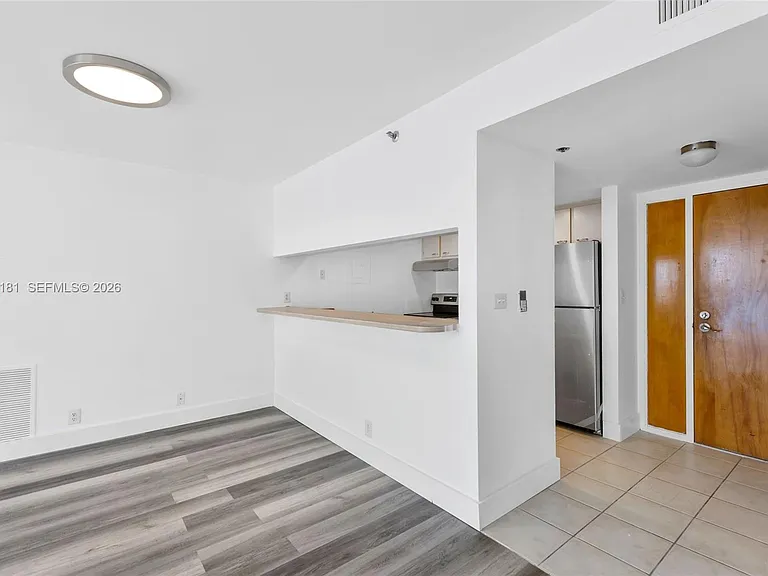 7601 E Treasure Dr #506 — Photo 5