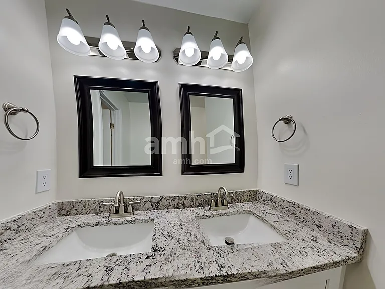 2034 Fiona Way — Photo 11