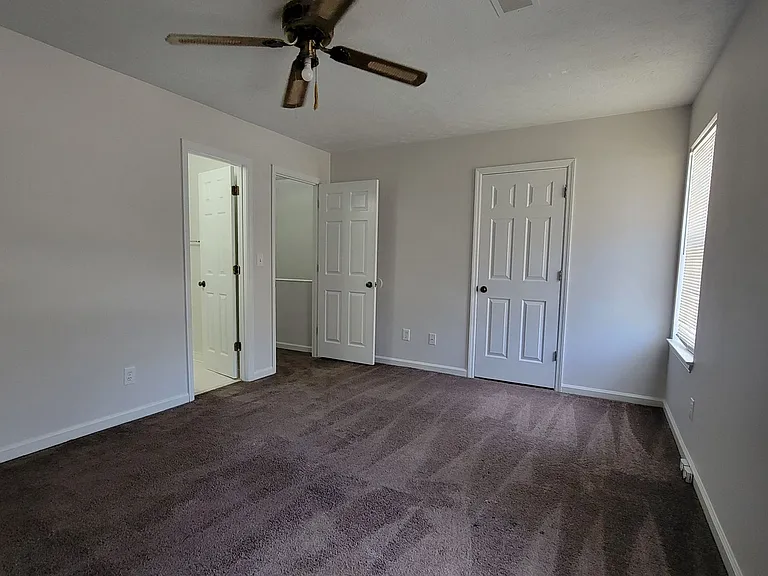 1064 Huntington Trce SE — Photo 35