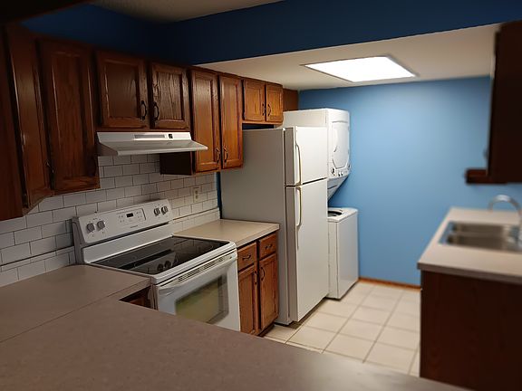 5th image of 3675 Independence Ave S APT 10