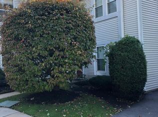 28 Maple Dr, Conshohocken, PA 19428