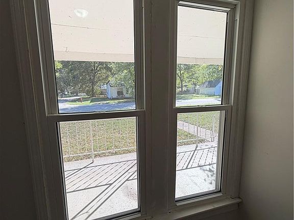 5th image of 301 E 6th Ave