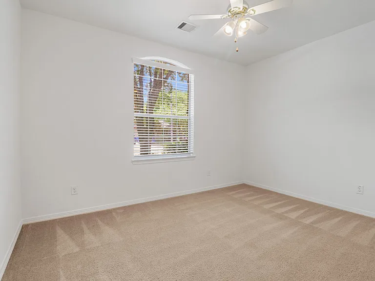 3611 Rocky Ledge Ln — Photo 18