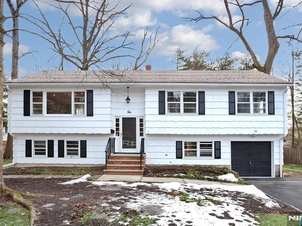 10 Villa Ct, Park Ridge, NJ 07656