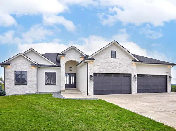 1451 S Auburn Pl, West Des Moines, IA 50266