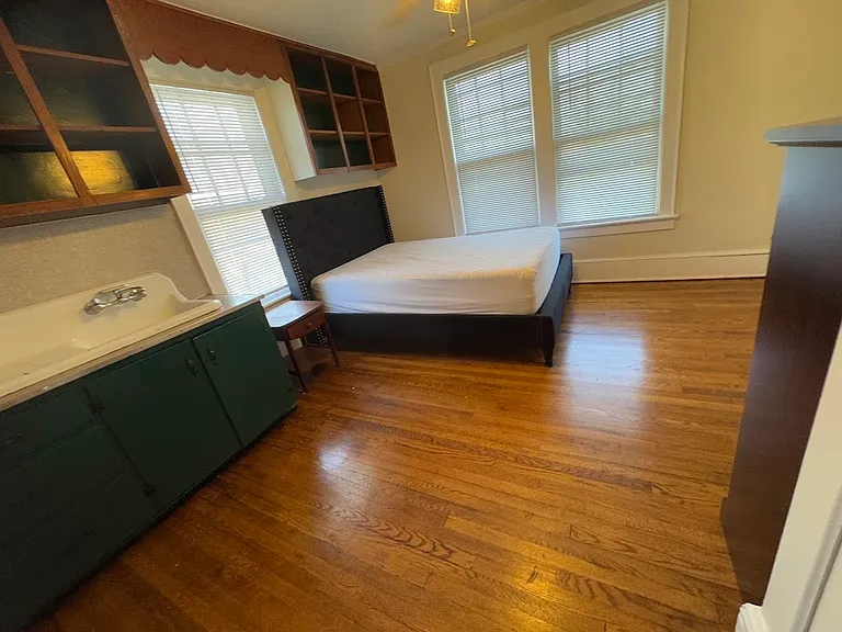1209 Windsor Ave #5 — Photo 2