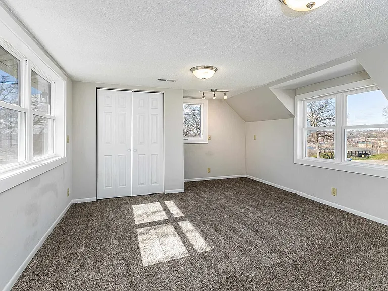 190 Beecher St — Photo 11