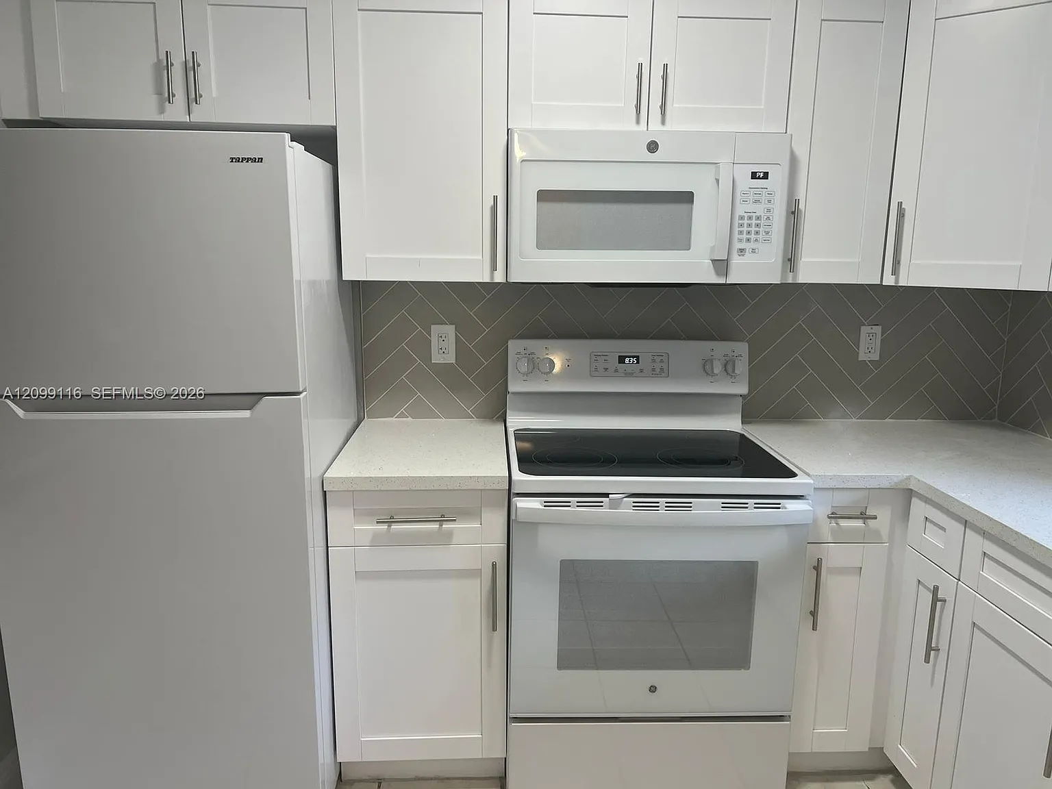 Lago Grande Condo Three C — Photo 1