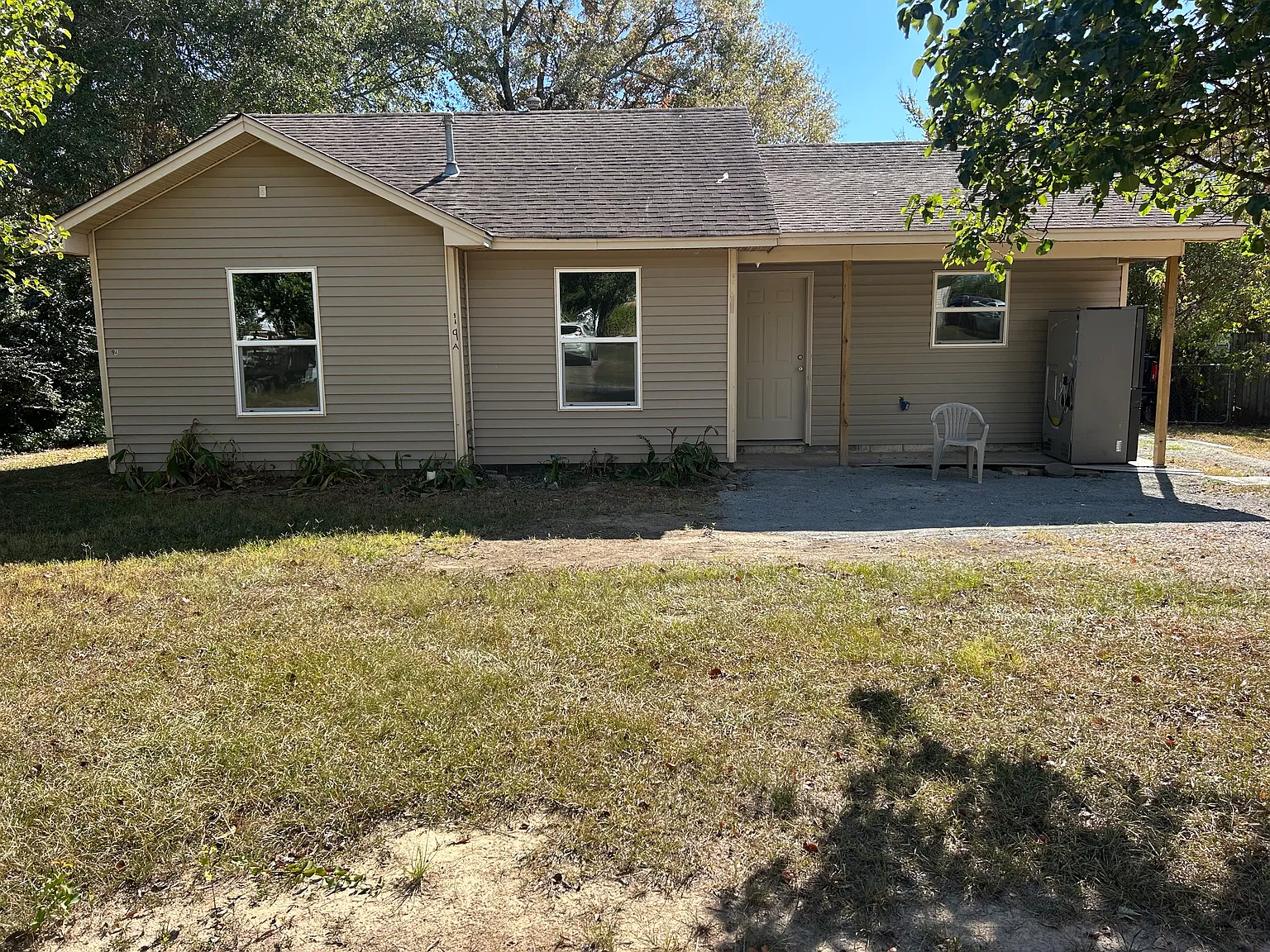 3 bed, 1200 sqft, $1,100 — Photo 1