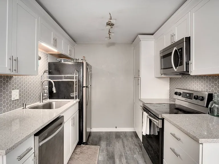 2260 S Valley Hwy — Photo 10