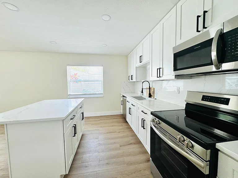 3430 Chapel Dr — Photo 5