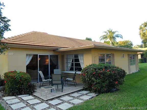 3rd image of 1102 W Cypress Dr #V-2