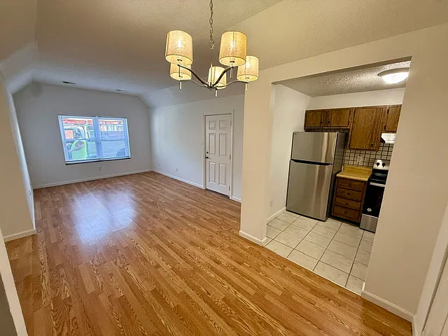 2 bed, 800 sqft, $1,075 — Photo 4