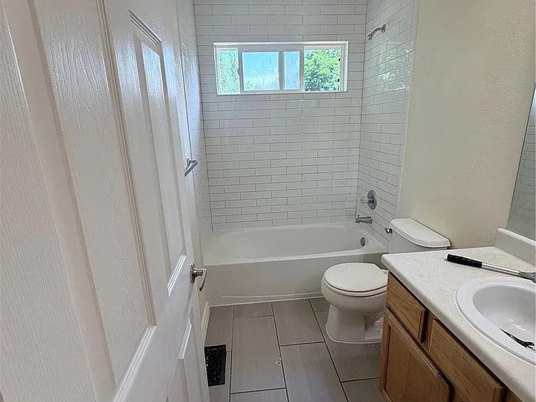 10593 Madison St — Photo 15