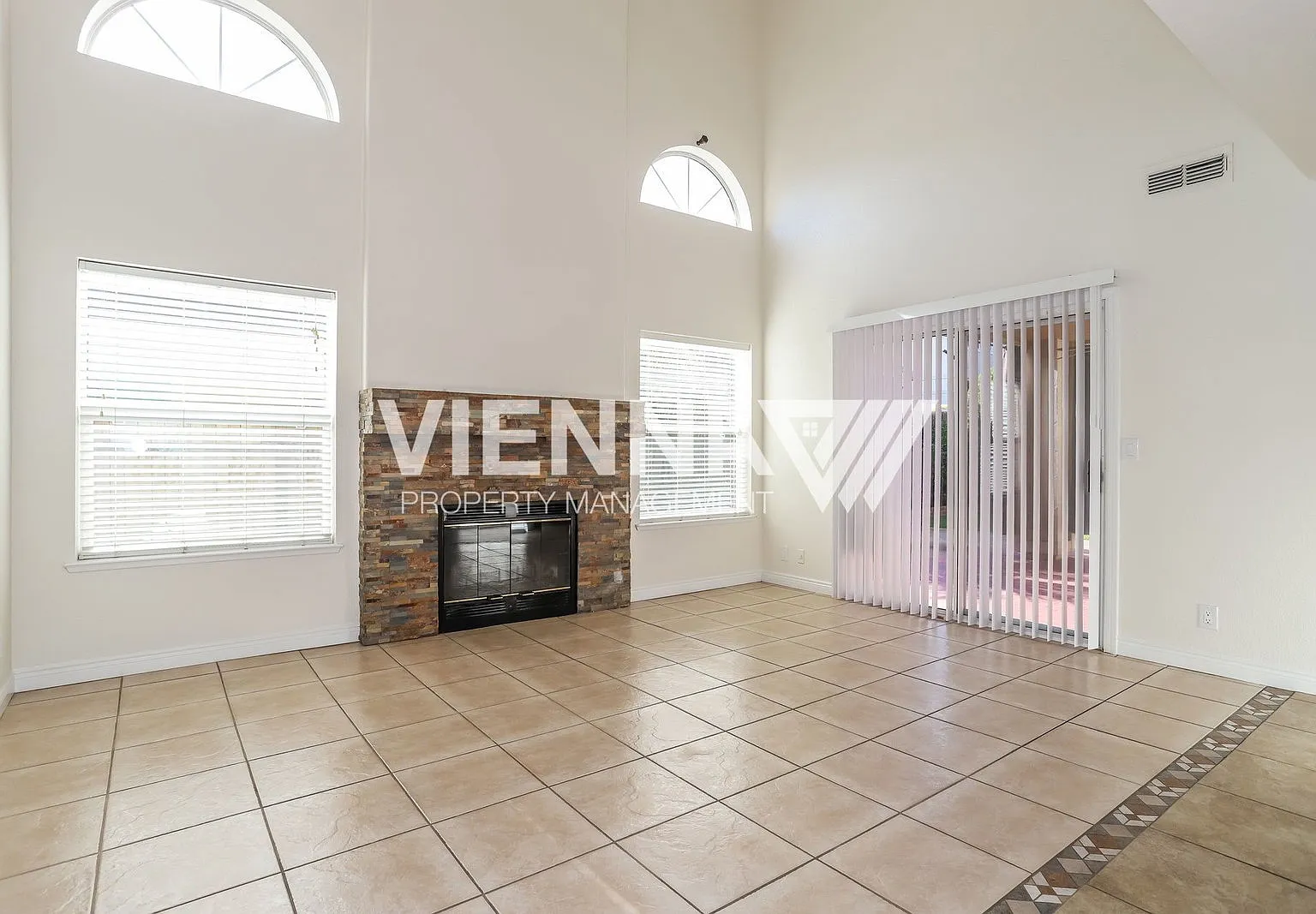 3 bed, 2.5 bath, 1513 sqft, $2,595 — Photo 3