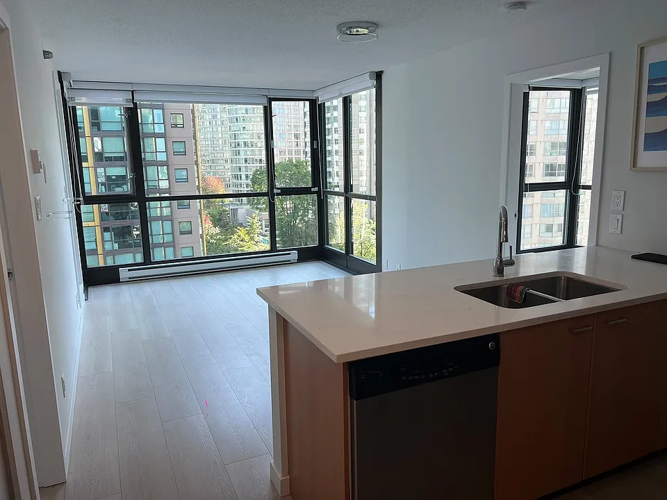 1367 Alberni St #1106