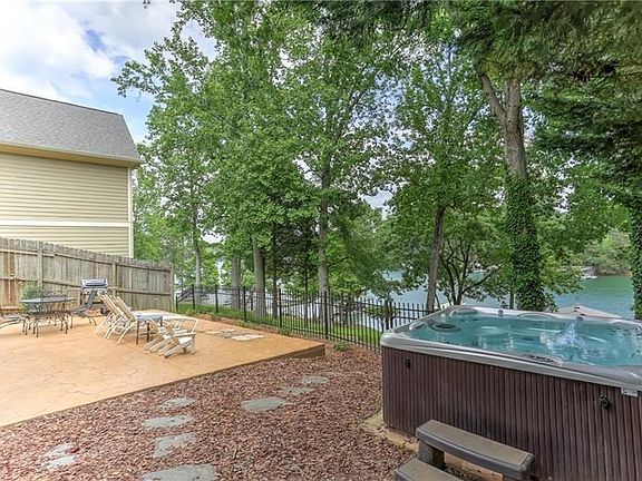 4th image of 6349 Lakeview Dr