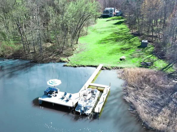 2820 Dock Side Rd, Lake Milton, OH 44429