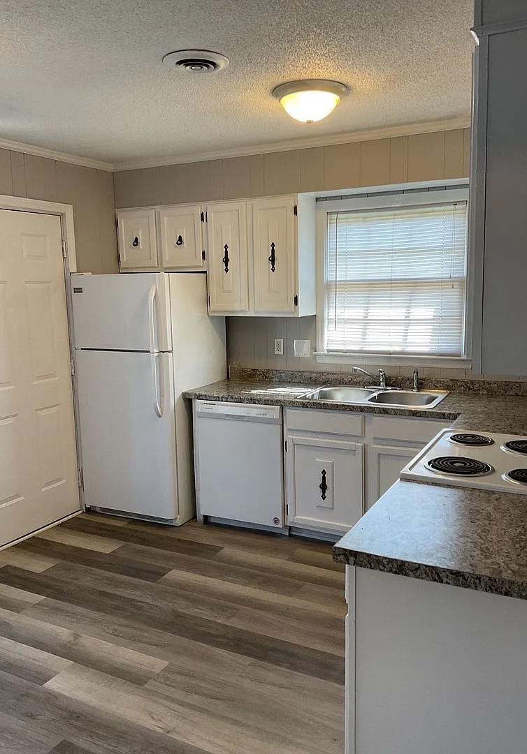 Available Now!! Walking Distance to Downtown Bessemer City — Photo 2