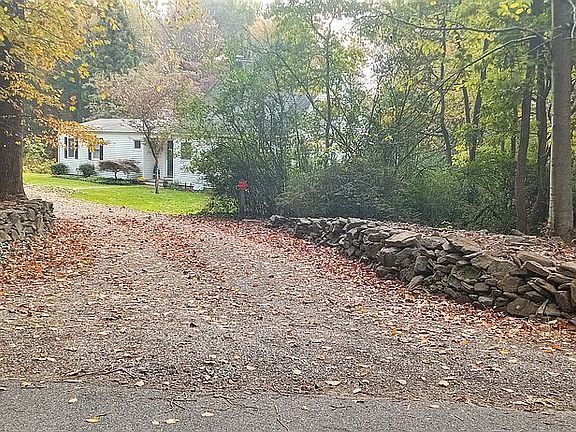 Drive off of Hollow Brook Rd