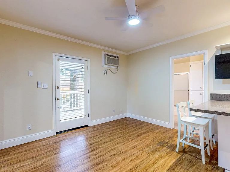 1133 Edwards St — Photo 7