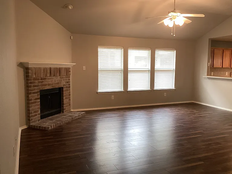 4204 Silverwood Trl — Photo 2