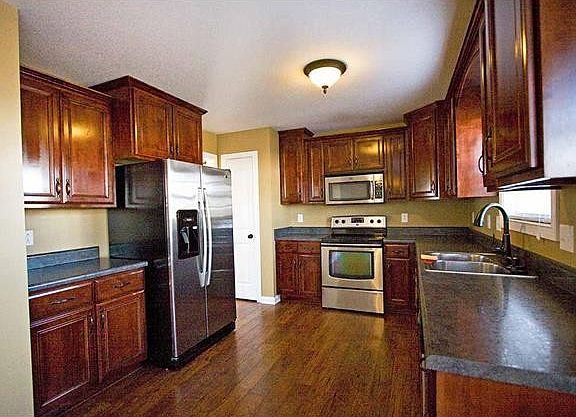 4th image of 2985 Brewster Dr