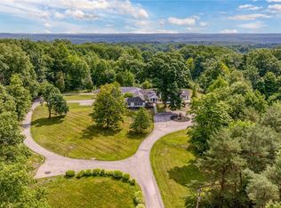 2765 Som Center Rd, Chagrin Falls, OH 44022