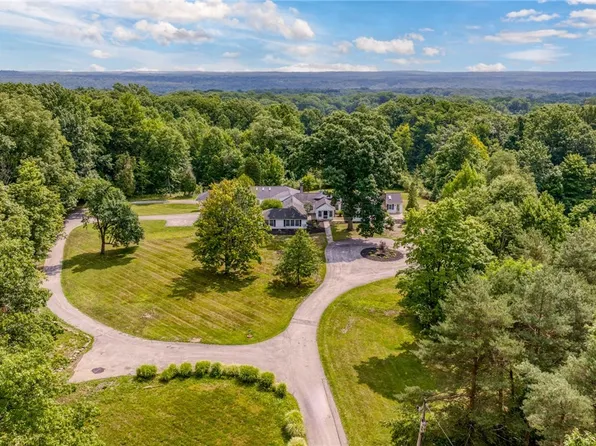2765 Som Center Rd, Chagrin Falls, OH 44022