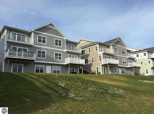 967 Lake Ridge Dr, Traverse City, MI 49684