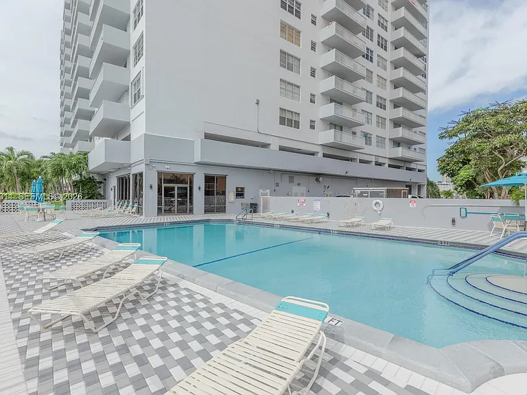 137 Golden Isles Dr #809 — Photo 39