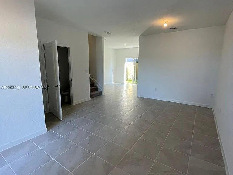 2634 SE 11th Ct #2634 — Photo 4