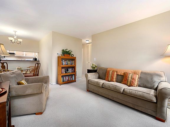 3rd image of 1295 Pearl Ave Unit A