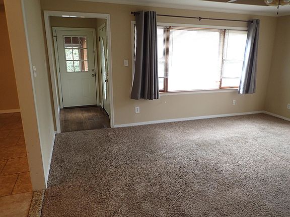 Entryway & Livingroom