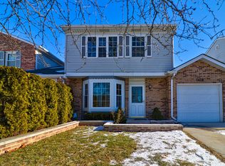 1418 Walnut Cir, Carol Stream, IL 60188
