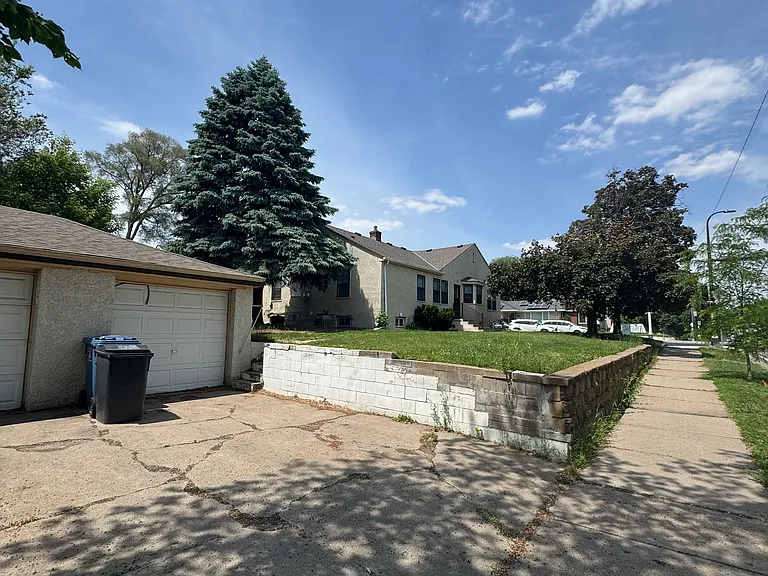 1819 E 46th St #1819 — Photo 15