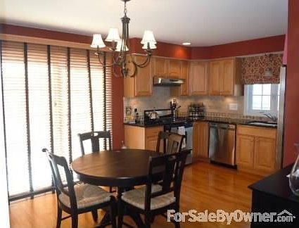 Kitchen : S/S appliances, new tiled back splash w/ under counter lights