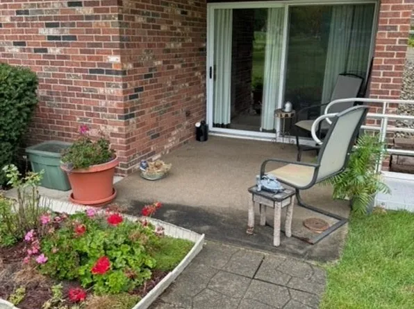 3080 N River Rd NE APT J1, Warren, OH 44483