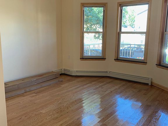 3rd image of 203 Bay 25th St #1
