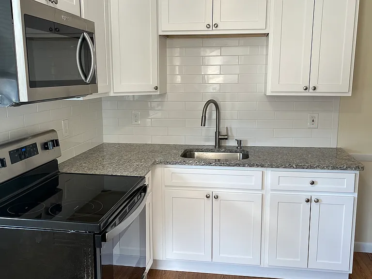 122 Englewood Ave #2R — Photo 2