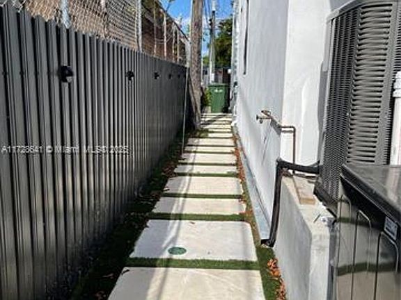 4th image of 1010 W 1st Ave #2