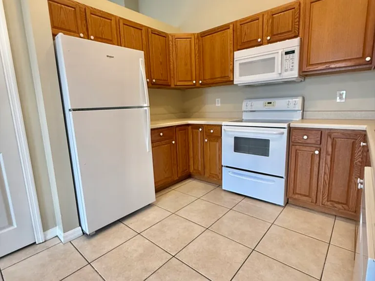 1242 SE 8th St #1 — Photo 5